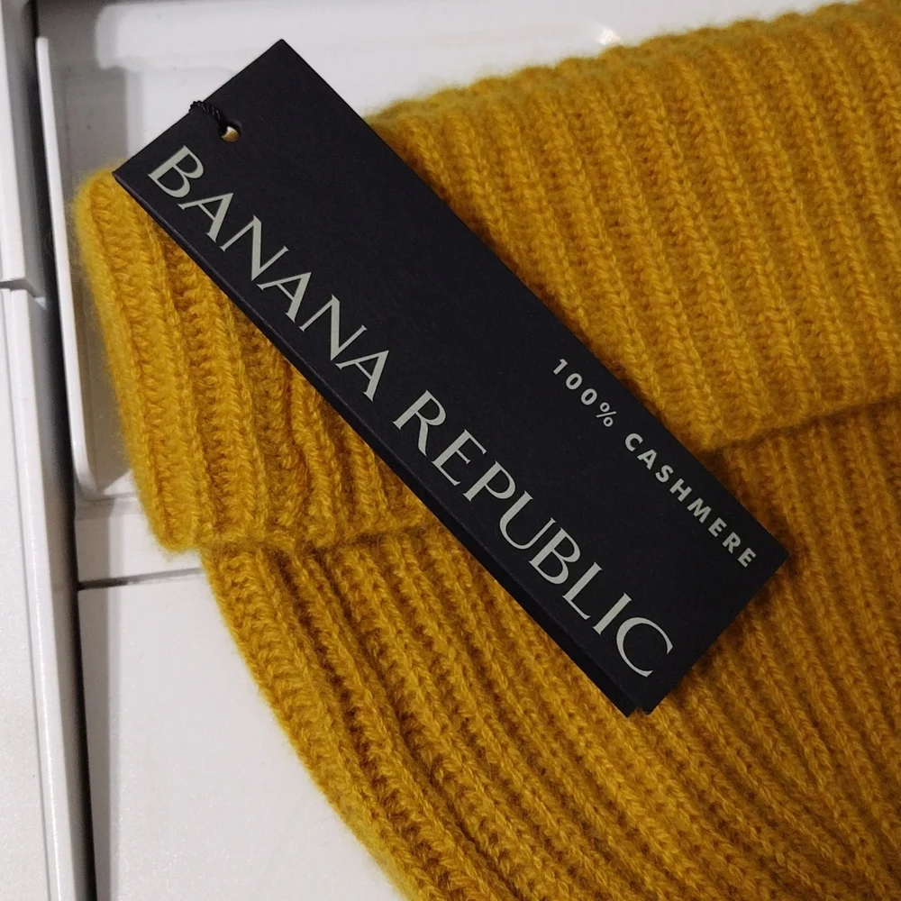 Banana Republic 100% Cashmere Beanie